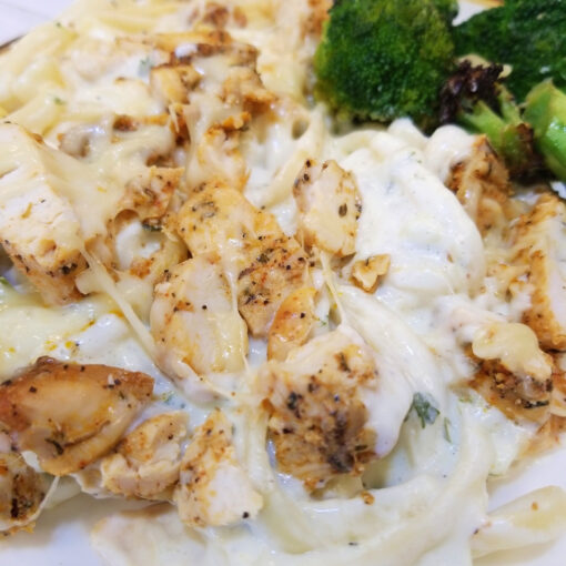 Chicken Pasta Alfredo w/ Broccoli